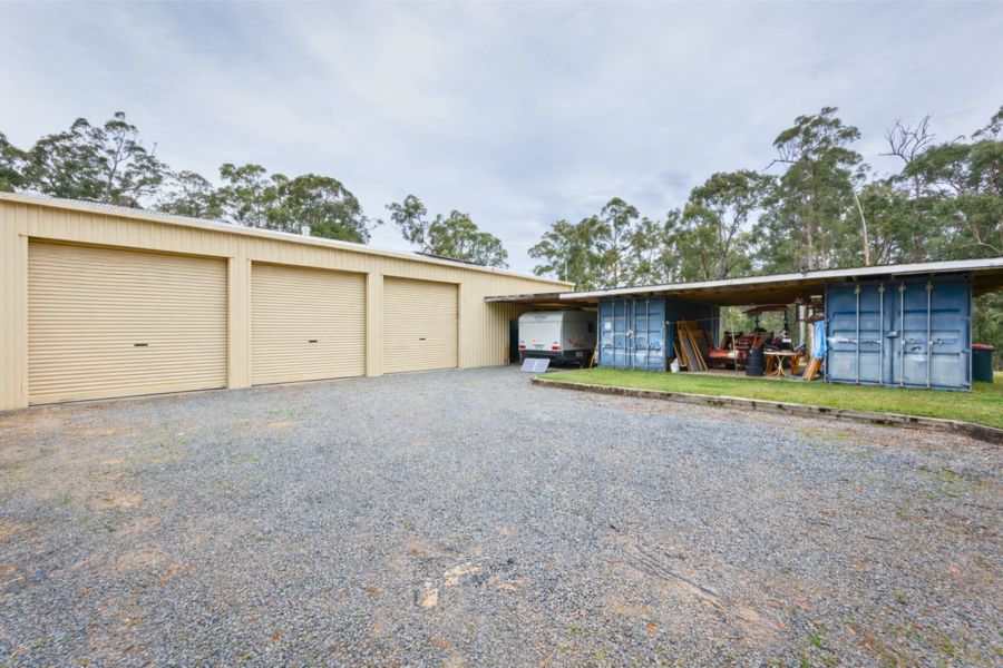 LIVE THE OFF-GRID DREAM - A PRIVATE BUSH RETREAT MINUTES FROM THE COAST