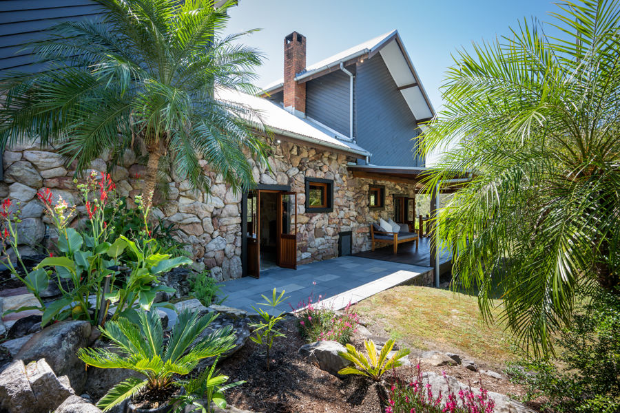 RUSTIC COUNTRY CHARM WITH ARCHITECTURAL FINESSE