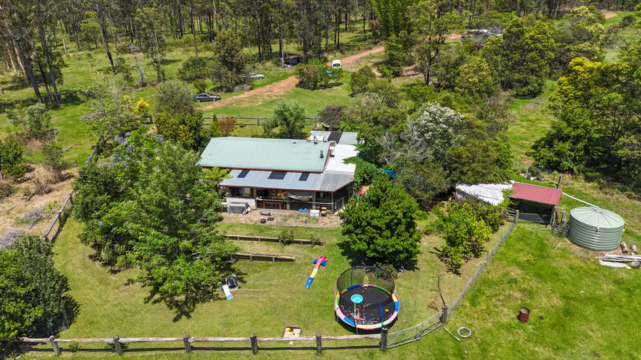 OFF-GRID BUSH RETREAT WITH DUAL ACCOMMODATION