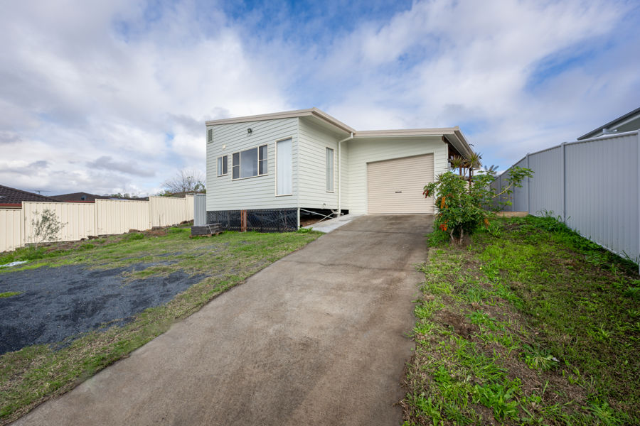 MODERN, LOW-MAINTENANCE LIVING IN AN ELEVATED SOUTH GRAFTON LOCATION