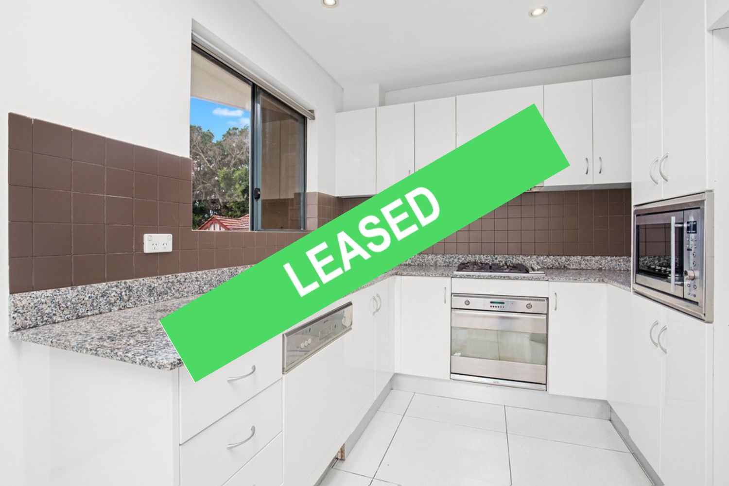 MODERN TWO BEDROOM APARTMENT IN THE HEART OF BONDI JUNCTION