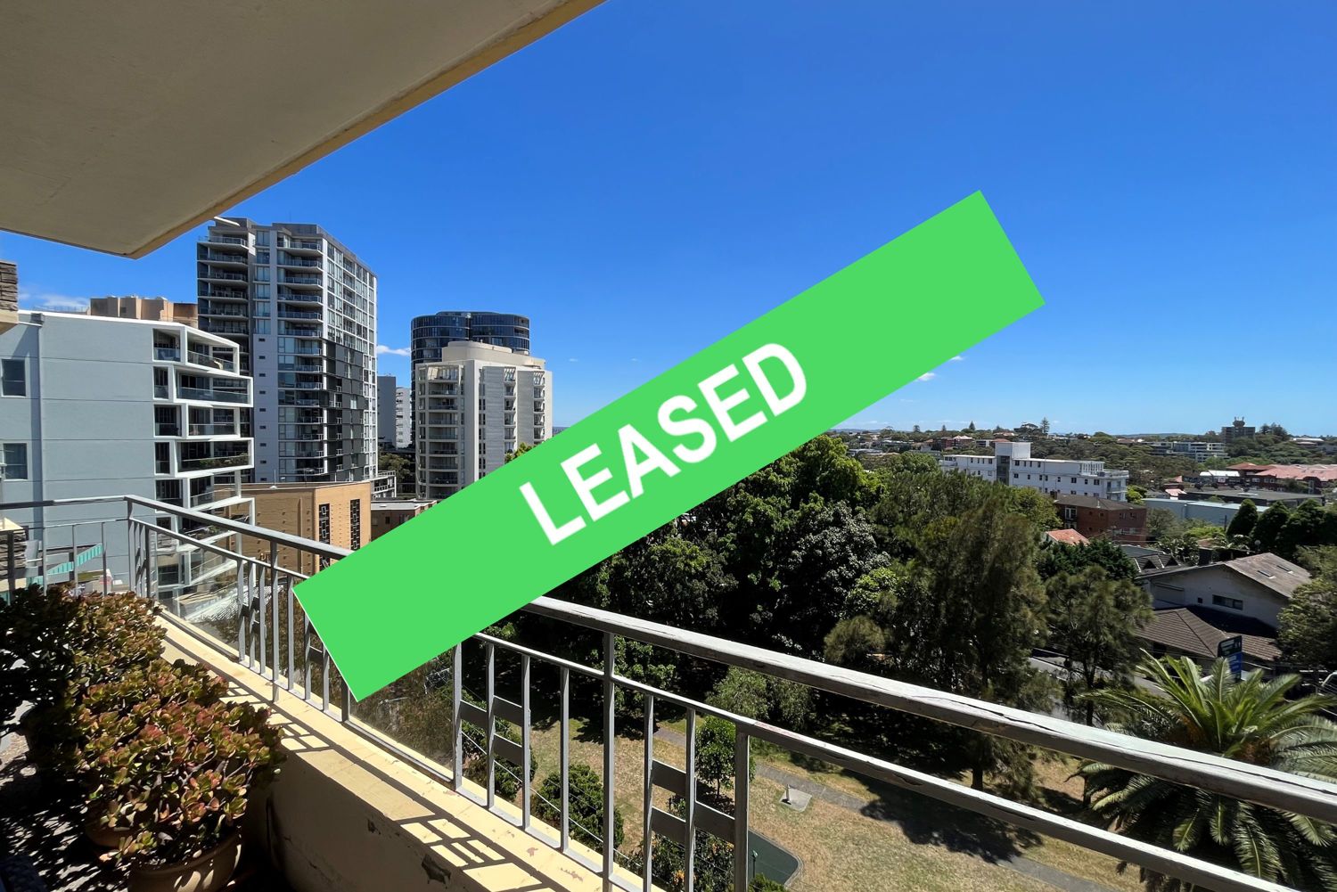 SPACIOUS TWO BEDROOM APARTMENT WITH VIEWS!