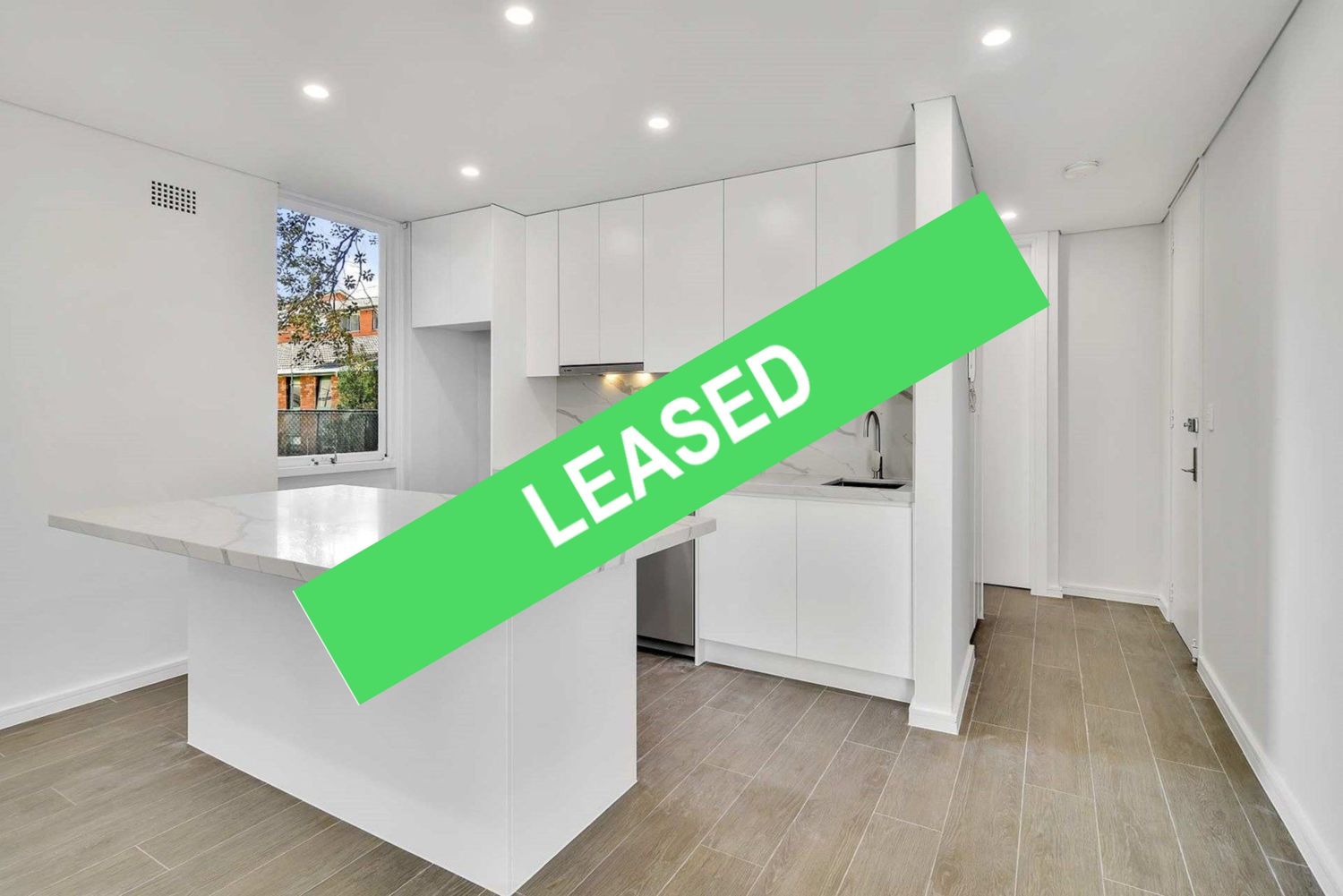 STUNNINGLY RENOVATED APARTMENT IN AWESOME LOCATION