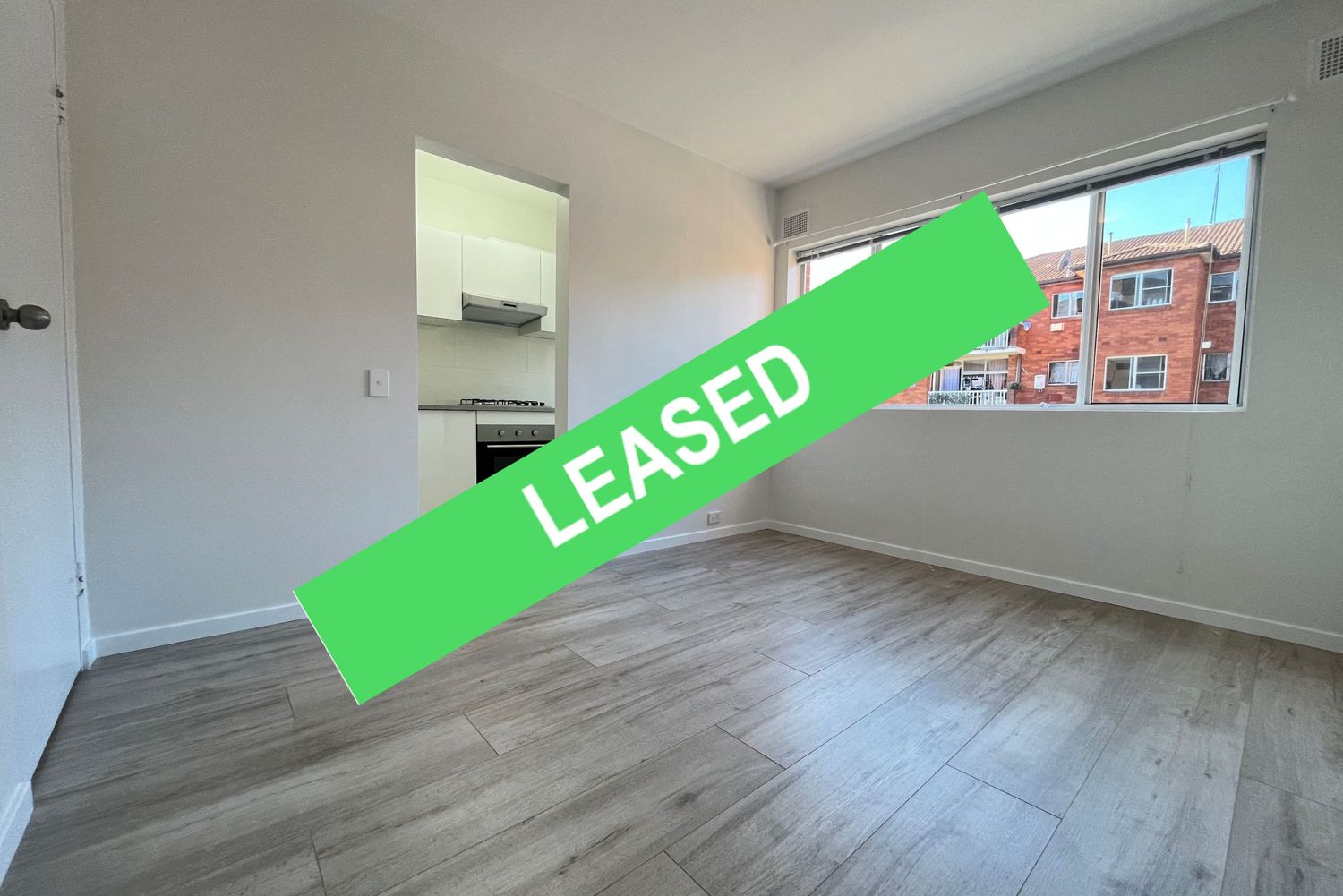 NEWLY RENOVATED ONE BEDROOM NEAR THE SHOPPING CENTRE