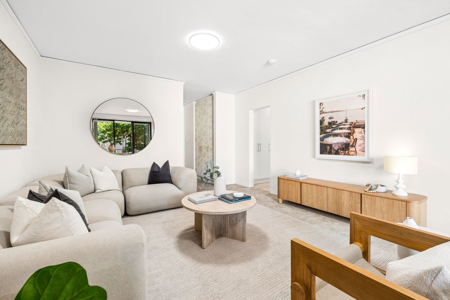 MODERN APARTMENT WITH TERRACE MOMENTS FROM BONDI BEACH