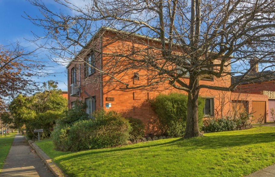 BRIGHT & SPACIOUS 3-BEDROOM APARTMENT | FIRST-FLOOR CONVENIENCE NEAR BOX HILL CENTRAL