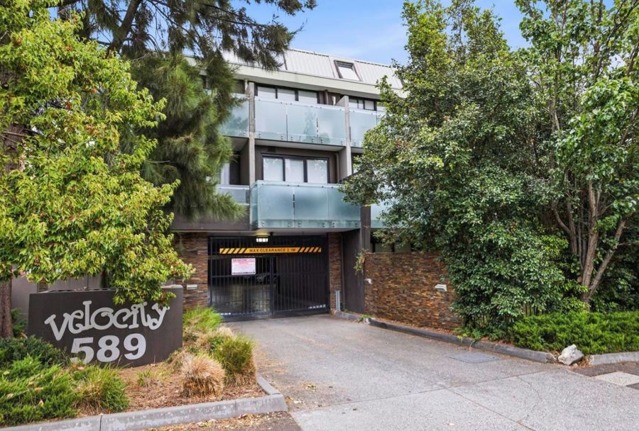 ONE BEDROOM FURNISHED APARTMENT WITH CAR PARK