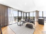 SUB PENTHOUSE APARTMENT WITH HARBOUR VIEWS