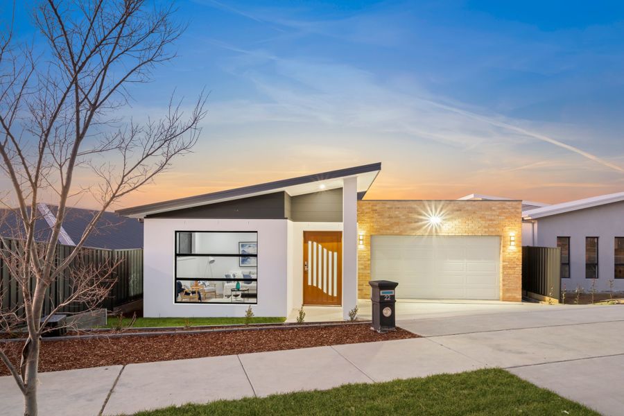LUXURY LIVING IN A PRIME LOCATION!