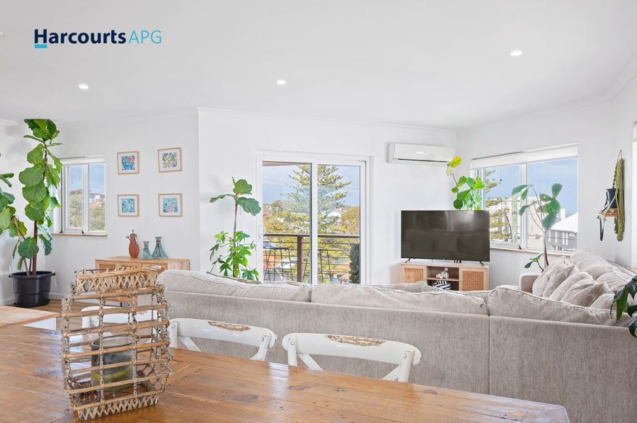 PERMANENT HOLIDAY ESCAPE