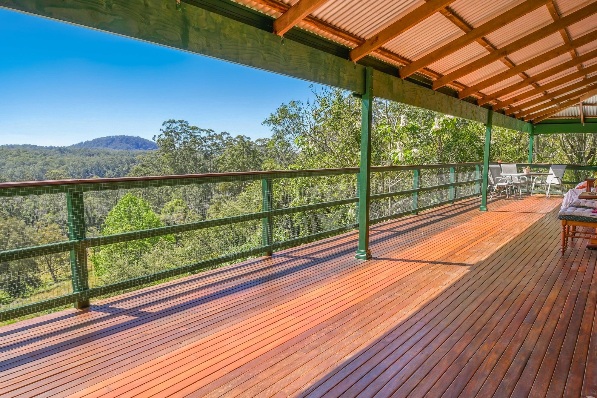 A BOUTIQUE COUNTRY RETREAT OR BUSINESS - OPTIONS ABOUND.