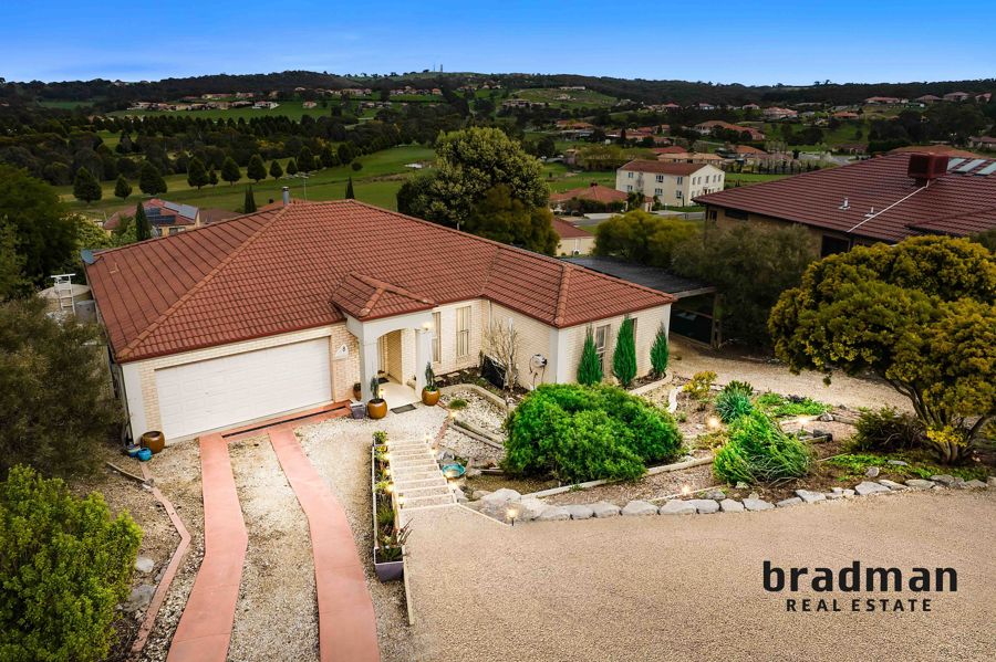 SPACIOUS FAMILY LIVING WITH STUNNING VIEWS