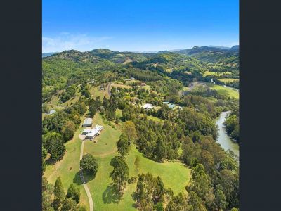 SPACIOUS RURAL RETREAT WITH STUNNING VIEWS