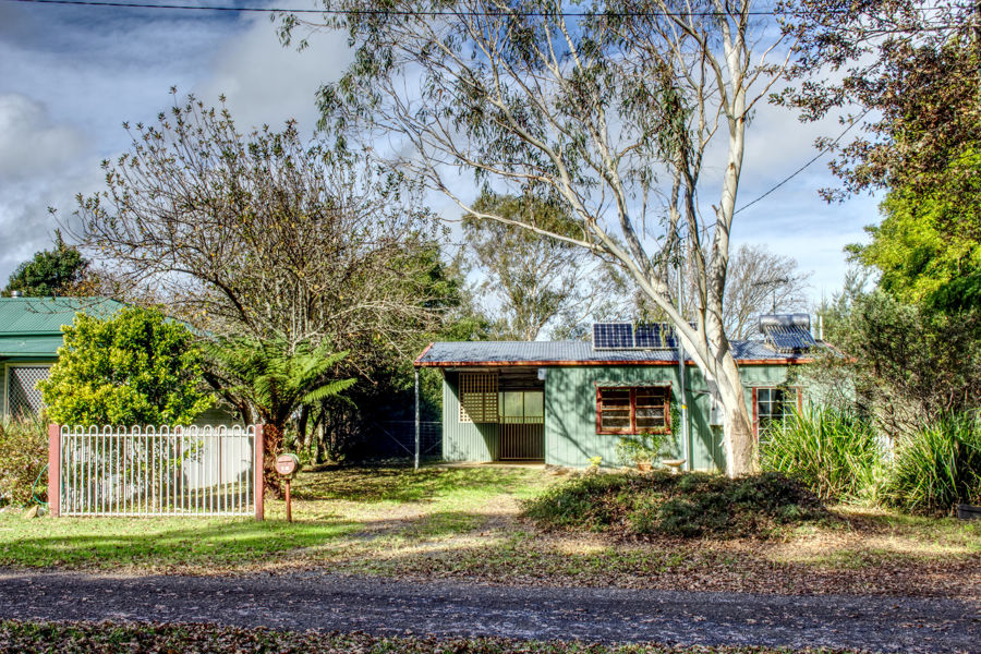 AN ENTRY LEVEL OPPORTUNITY IN A PRIVATE LOCATION CONVENIENT TO THE CENTRE OF TOWN