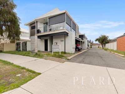 2 BEDROOM - 2 BATHROOM, GROUND FLOOR UNIT PERFECTLY LOCATED!