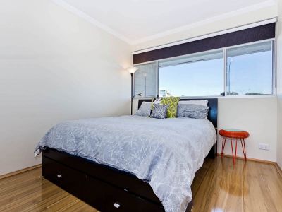 STYLISH APARTMENT IN THE HEART OF CLAREMONT!