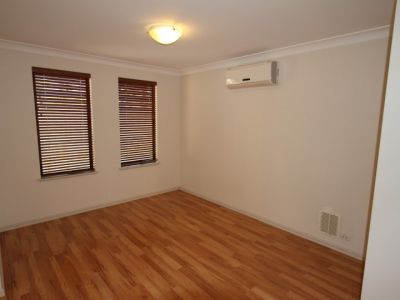 SPACIOUS 3X2 HOME IN PRIME LOCATION  CLOSE TO BEACH & SHOPS
