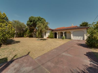 BEACHSIDE BLISS: 4BR OLDER HOME AVAILABLE NOW