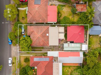 A SMART INVESTMENT CHOICE! WALKABLE TO THE LIGHT RAIL STATION AND UNIVERSITY!