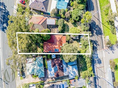 ENDLESS POTENTIAL ON 768SQM IN A PRIME DUNDAS LOCATION