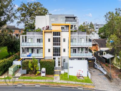 STYLISH GROUND-FLOOR APARTMENT WITH EXPANSIVE COURTYARD LIVING