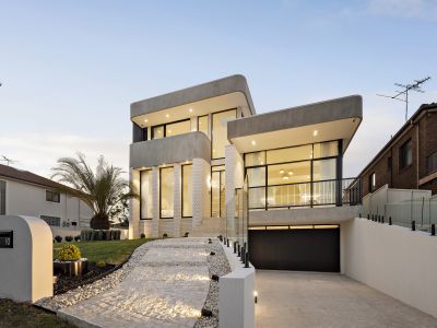 ARCHITECTURALLY DESIGNED FAMILY OASIS WITH RESORT-STYLE ENTERTAINING