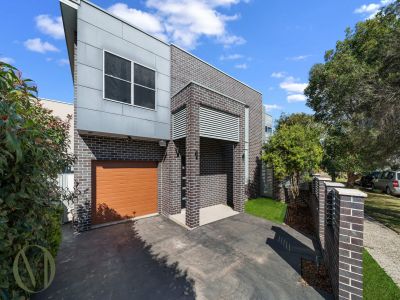 CONTEMPORARY FAMILY LIVING WITH SEAMLESS INDOOR&NDASH;OUTDOOR APPEAL