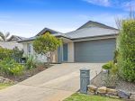IMMACULATE COASTAL HOME - GREAT FOR FAMILY OR PROFESSIONALS
