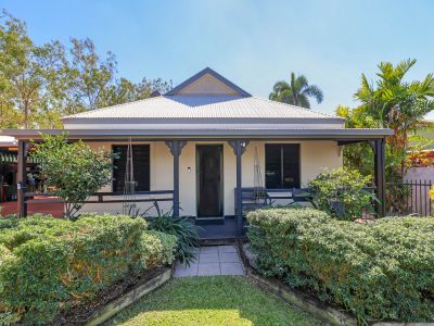POOL, PARKLAND & PICTURE-PERFECT FAMILY LIVING