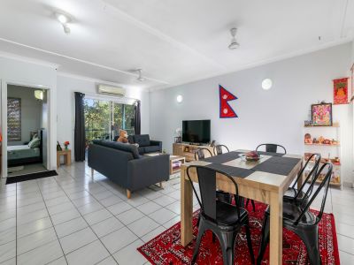 GROUND-FLOOR LIVING WITH A LEAFY OUTLOOK