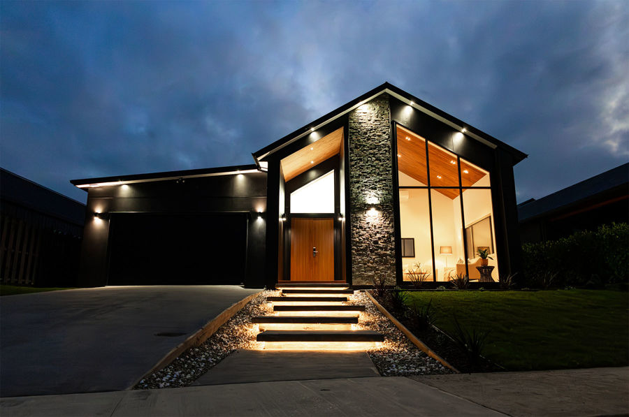 LAKESIDE LUXURY - WHERE STYLE MEETS SOPHISTICATION