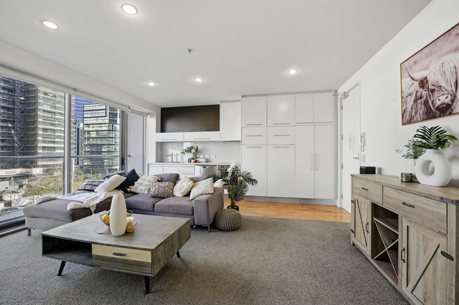 1 BEDROOM APARTMENT WITH A SECURE CAR PARK