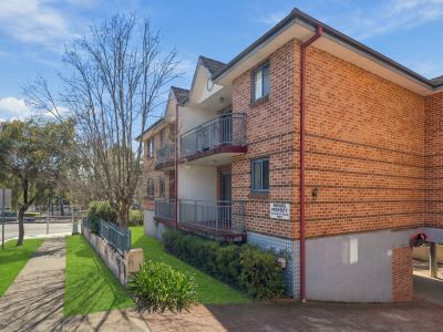 SPACIOUS, LIGHT-FILLED LIVING IN AN ULTRA-CONVENIENT WESTMEAD LOCATION