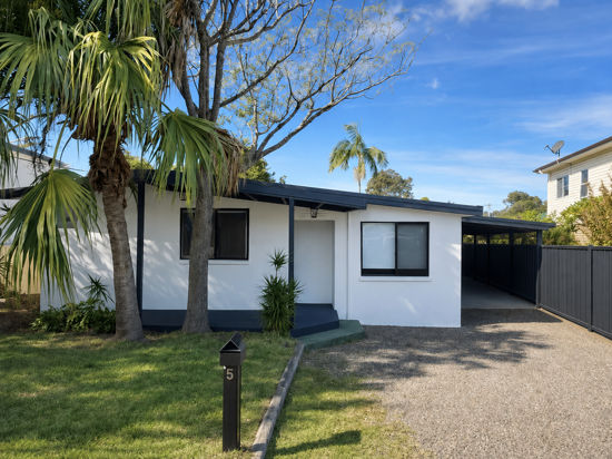 SPACIOUS, RENOVATED FAMILY HOME IN A HIGHLY SOUGHT-AFTER LAKESIDE LOCATION