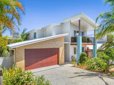 MODERN COASTAL LUXURY &NDASH; 16 COTTESLOE CIRCUIT, RED HEAD