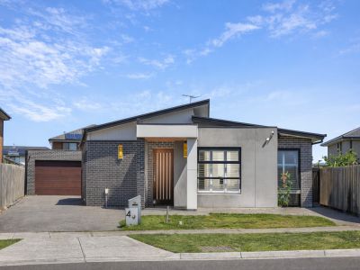 A RARE 7-BEDROOM SINGLE-LEVEL HOME THE ULTIMATE SOLUTION FOR MULTIGENERATIONAL LIVING AND SPACIOUS COMFORT