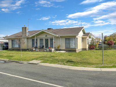 FAMILY HOME IN PRIME LOCATION &NDASH; CLOSE TO THE WIMMERA RIVER
