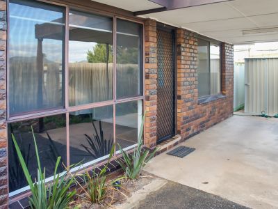 NEAT 2 BEDROOM UNIT