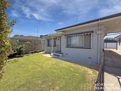 MODERN THREE-BEDROOM HOME CLOSE TO THE CBD