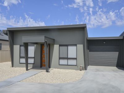 MODERN LIVING IN QUIET LOCATION