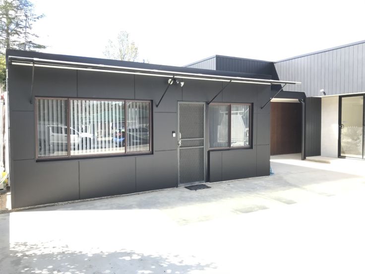 FULLY FURNISHED - MODERN STUDIO