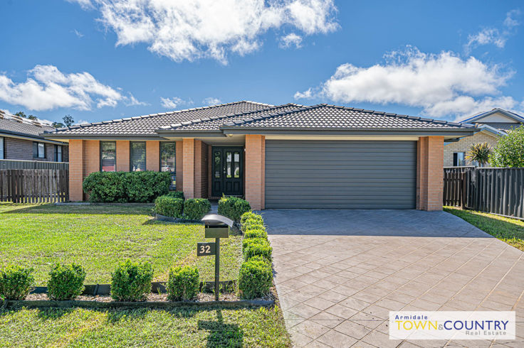 32 ALBION CLOSE, ARMIDALE