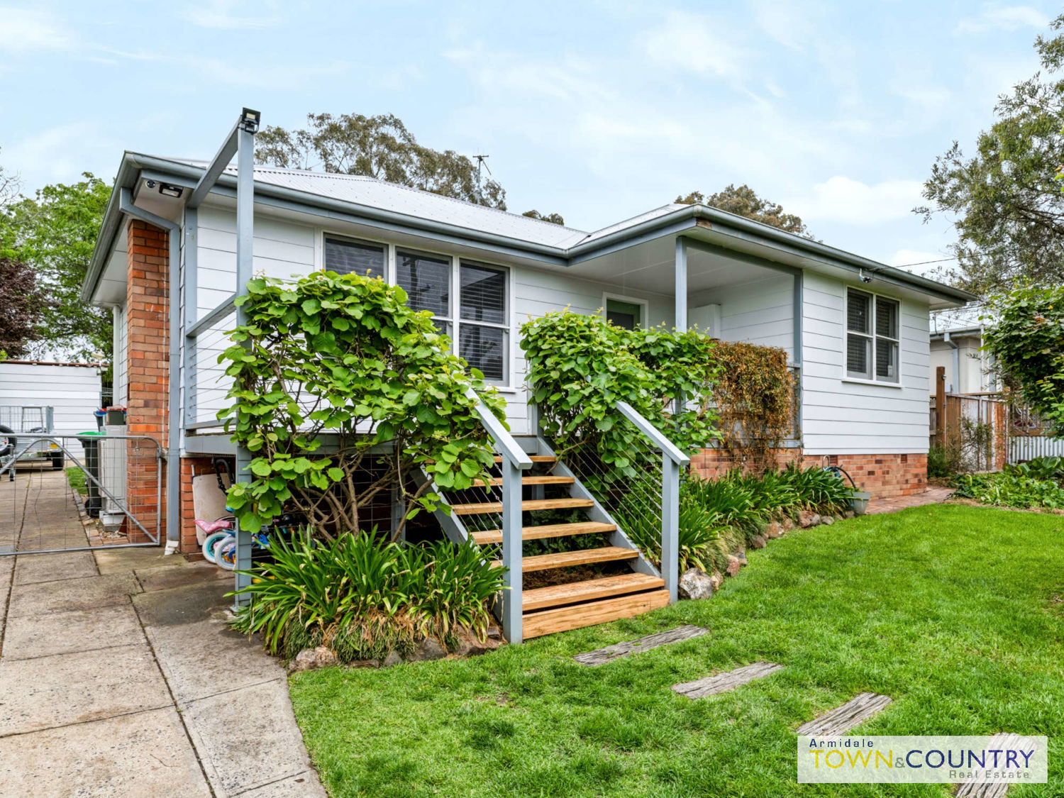 12 DOUGLAS STREET, ARMIDALE