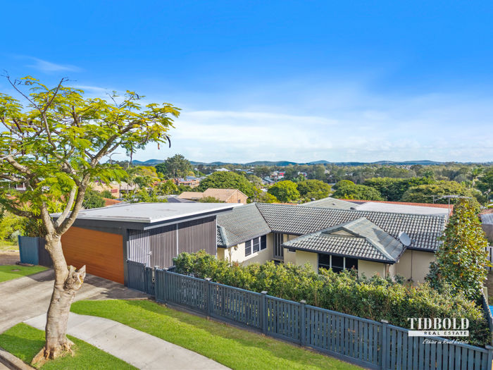 SPACIOUS FAMILY LIVING!