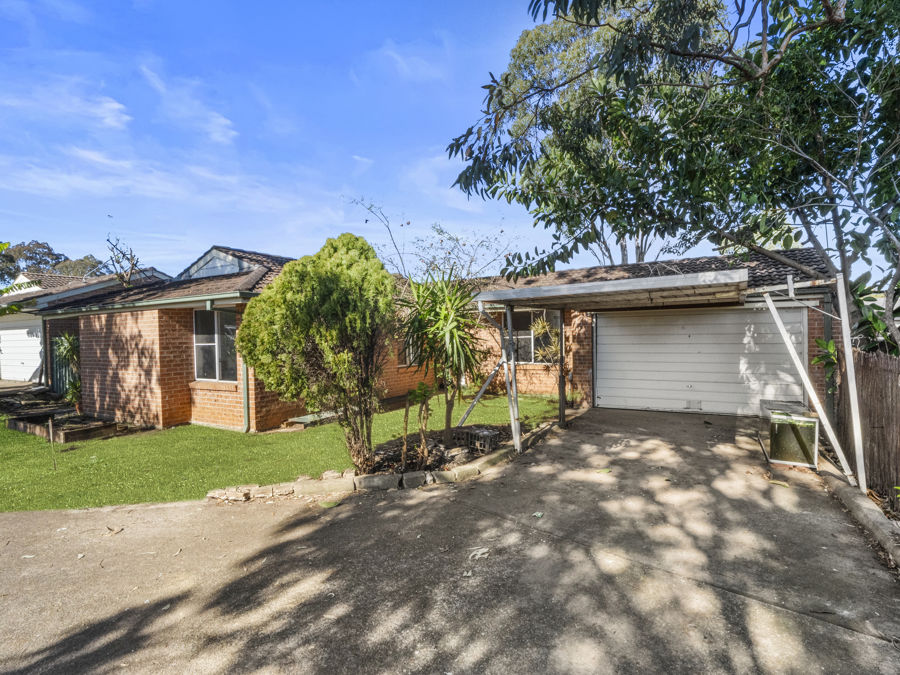 FIRST HOME BUYER ALERT !! 3 BEDROOM VILLA WITH GARAGE.