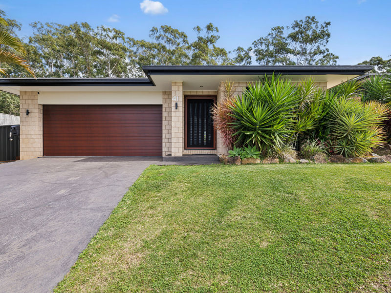 OVERSIZED MODERN FAMILY HOME IN SAFETY BEACH!