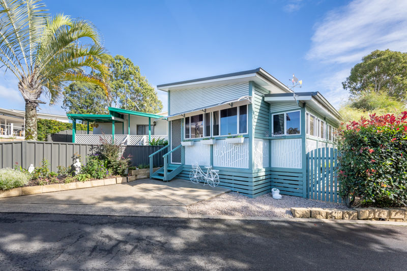 LIFESTYLE LIVING AT HEARNS LAKE OVER 50S