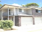 RARE MODERN 4 BEDROOMS & DOUBLE GARAGE TOWNHOUSE !