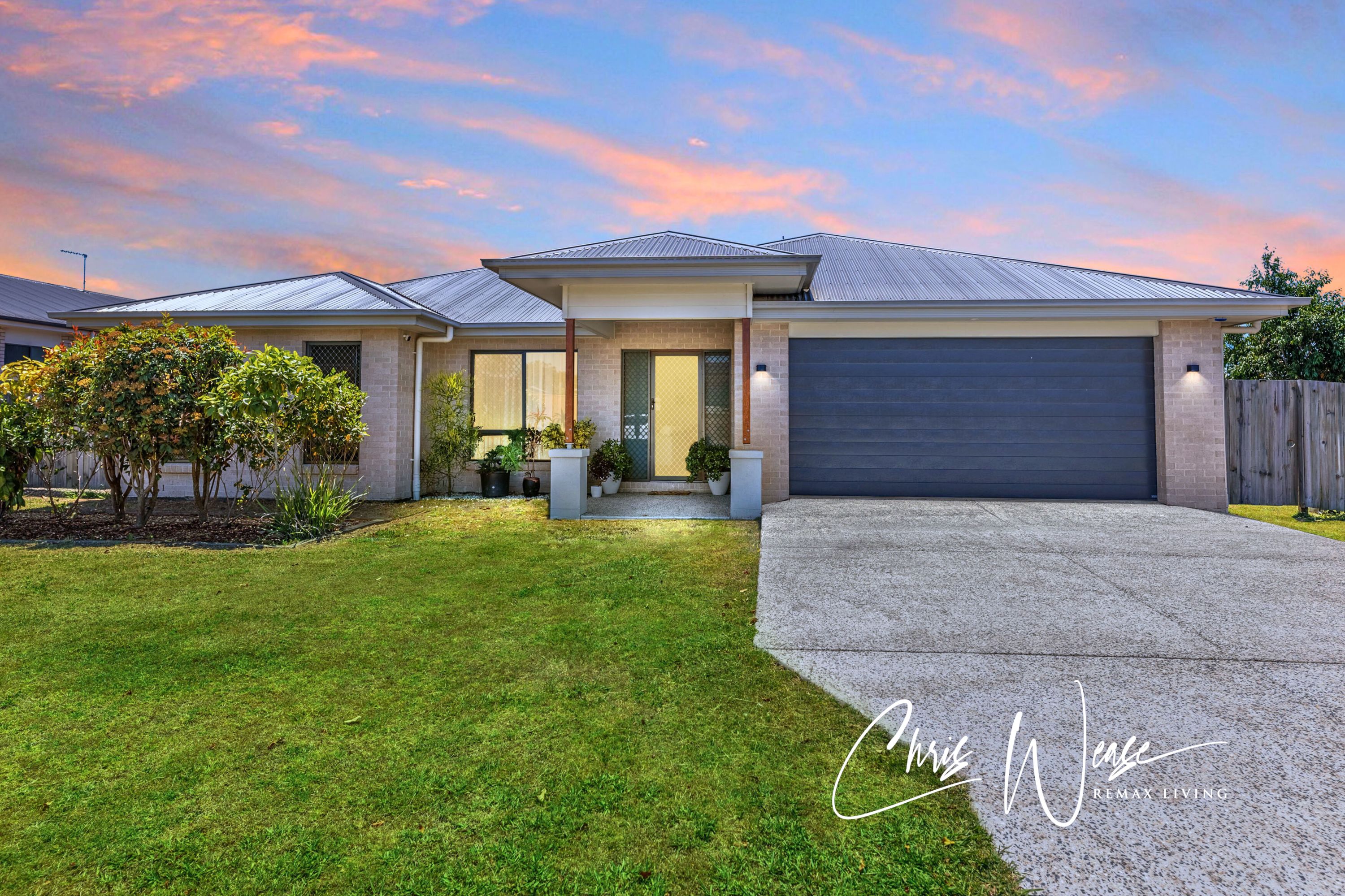 MODERN COMFORT WITH SPACE, PRIVACY & PARKLAND VIEWS