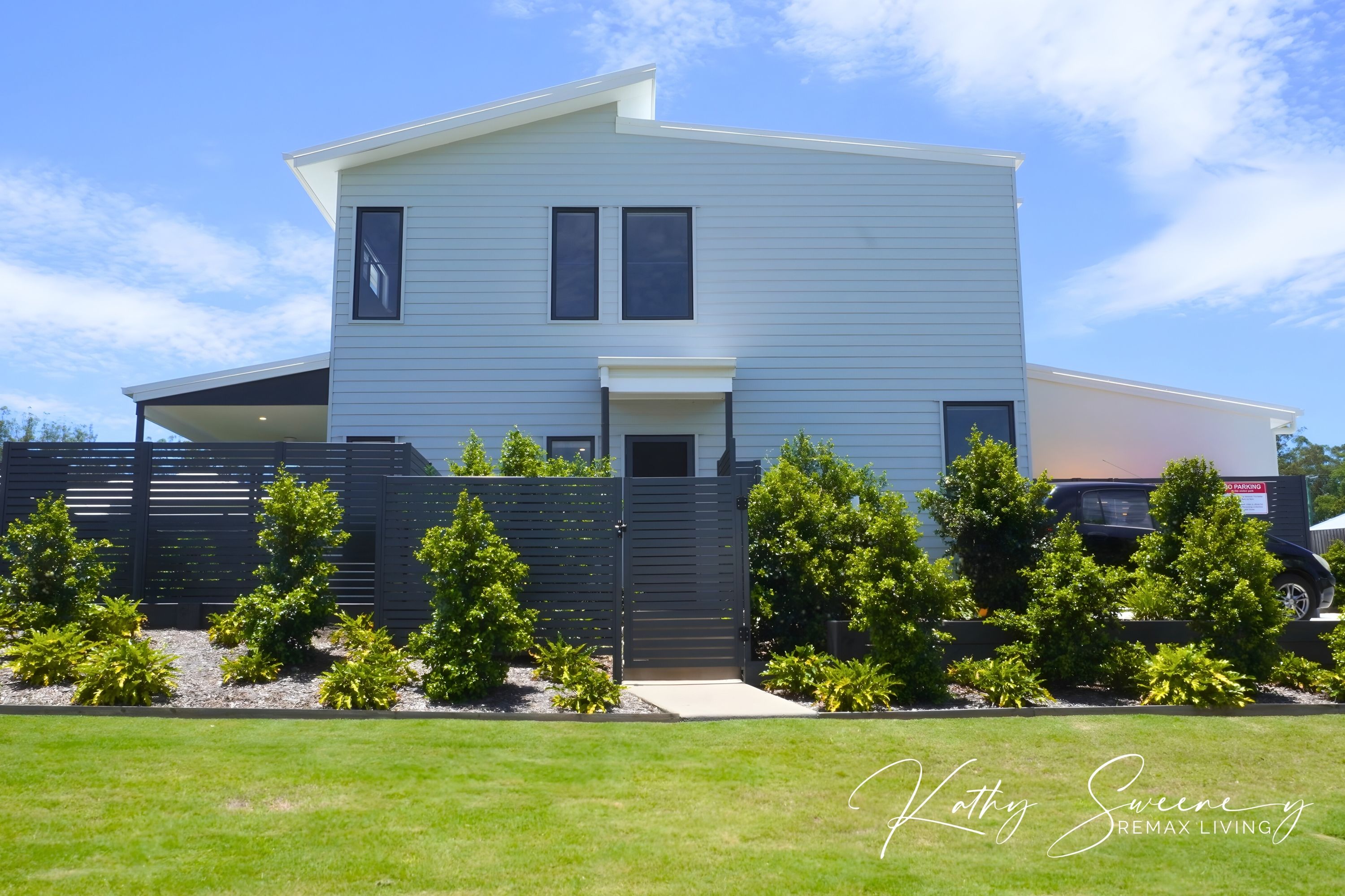 RARE, LUXURY TOWNHOUSE